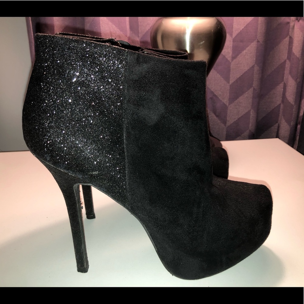 Black heel booties